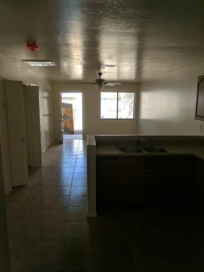 Building Photo - 2 Bedrooms and 2 Bath Rental