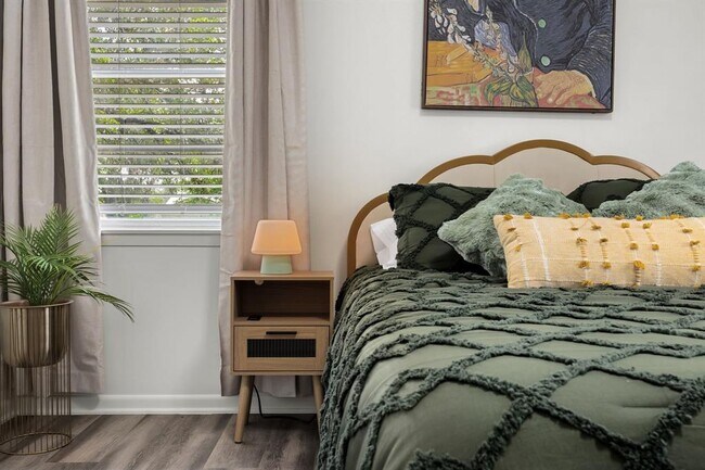 Building Photo - 7105 Lilac Ln