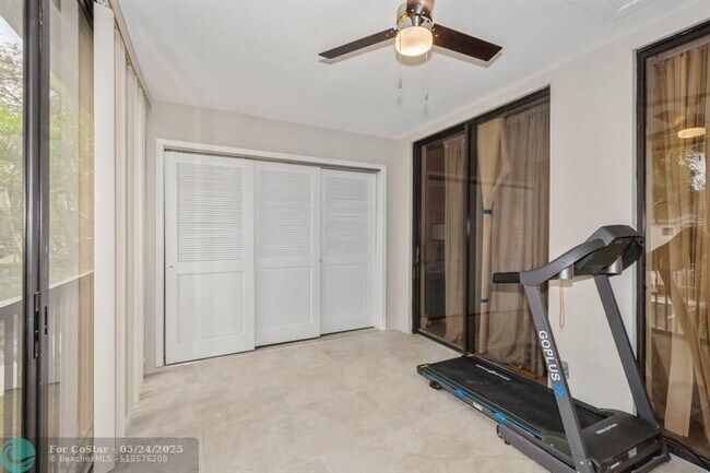 Building Photo - 4485 Carambola Cir N