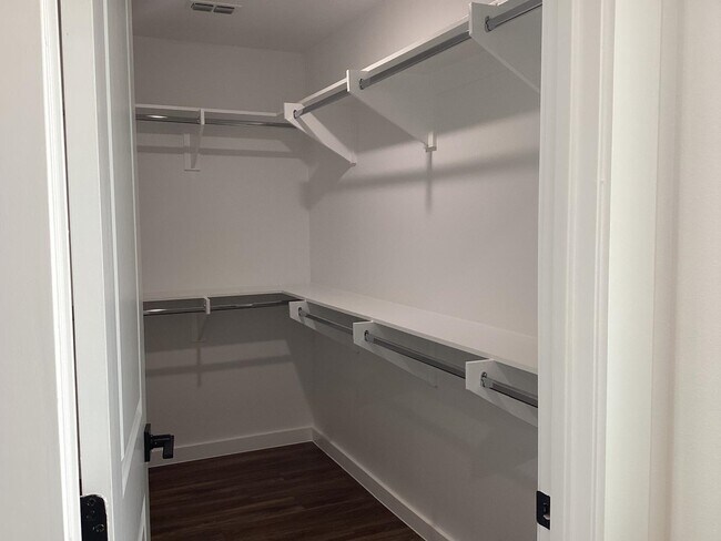 Building Photo - 601 Cata Dr