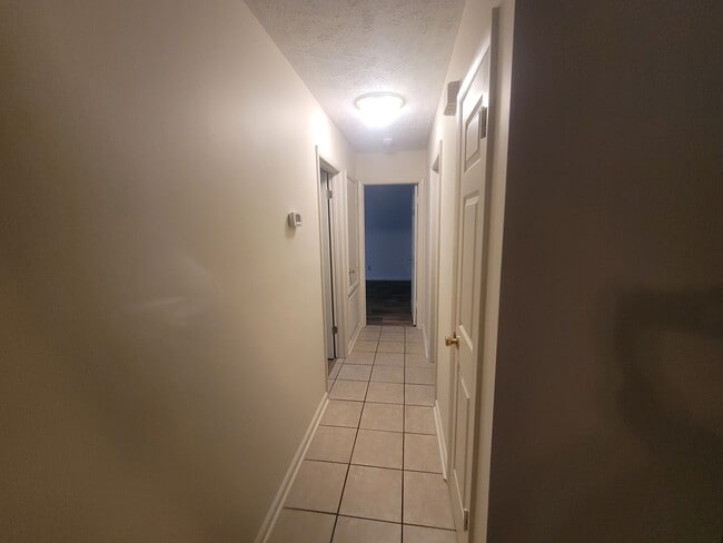 Building Photo - 2 bedroom Ground Floor!