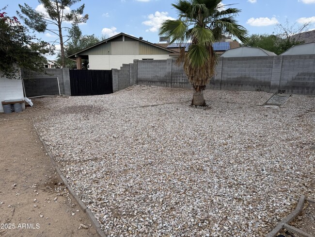 Building Photo - 1019 E Rowlands Ln
