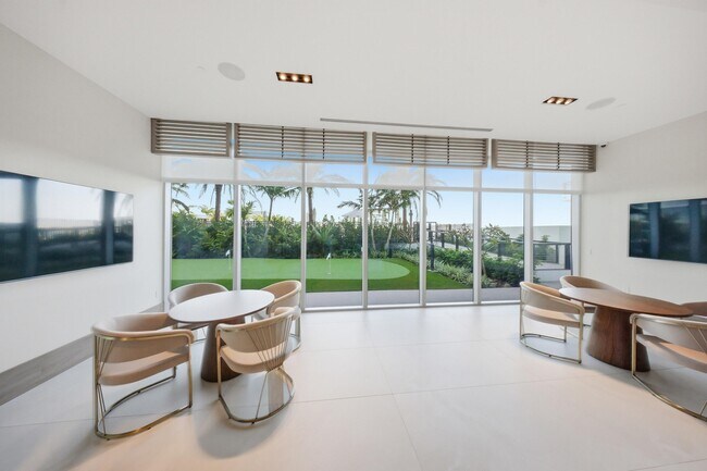 Building Photo - 220 Lake Shore Dr