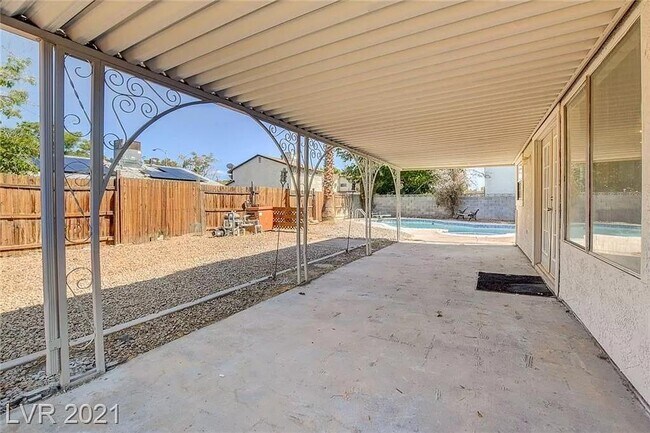 Building Photo - 3554 El Camino Rd