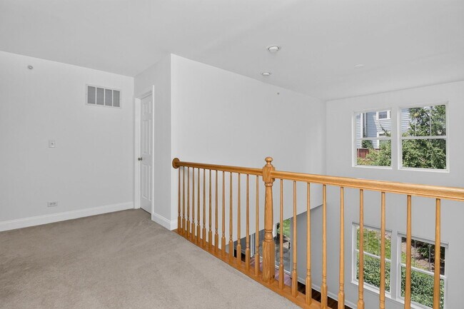 Building Photo - 207 Tanglewood Dr