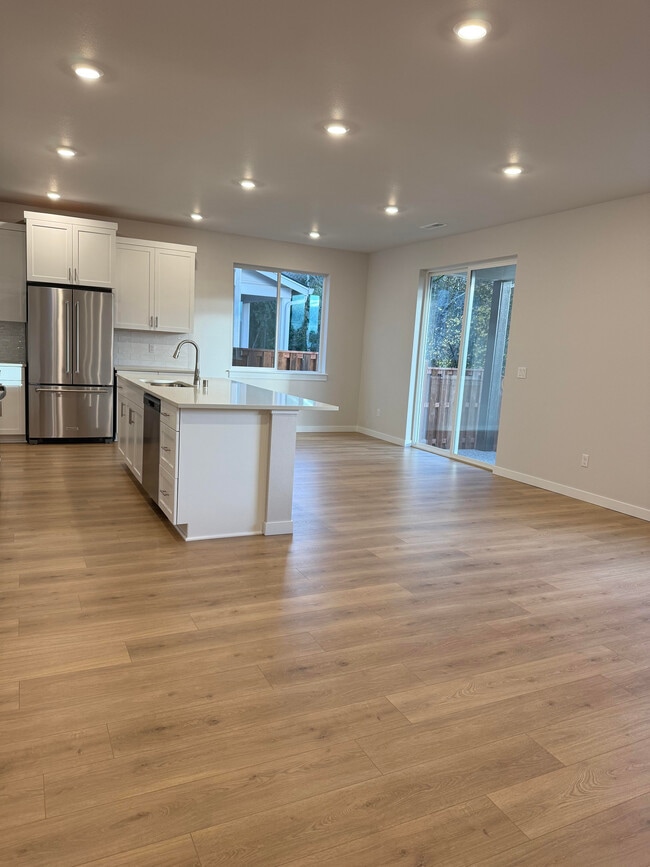 Building Photo - 439 SW 32nd St