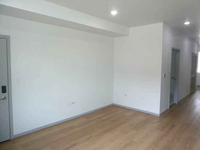 Building Photo - 9522 S 53rd Ave
