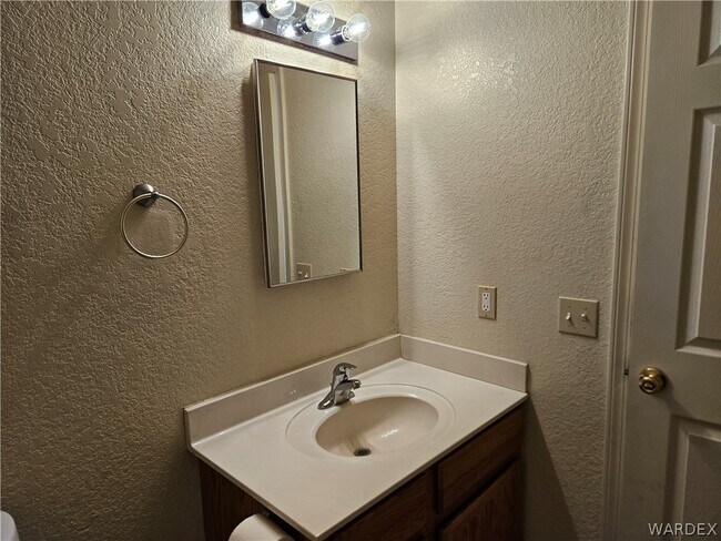Building Photo - 813 Gemstone Ave