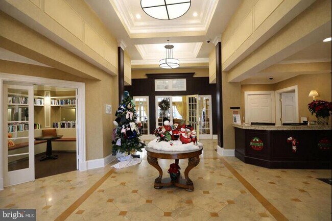 Building Photo - 400 Symphony Cir