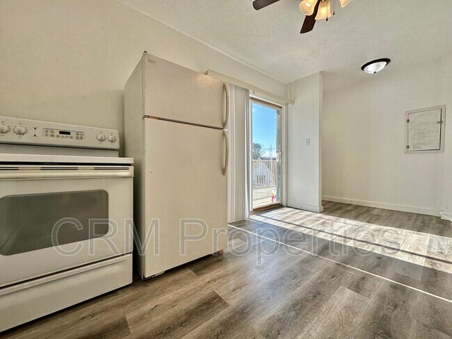 Building Photo - 723 W Jefferson St