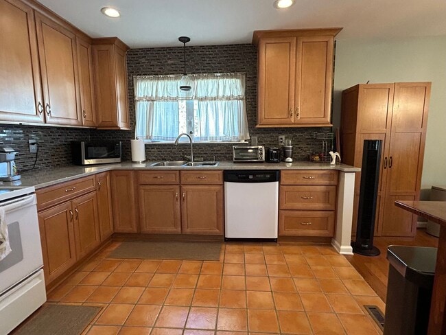 Building Photo - 116 Kane Dr