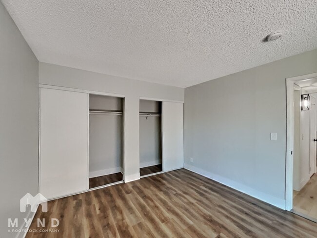Building Photo - 4336 N Fox Point Dr