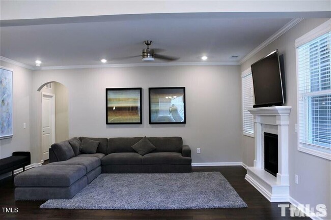 Building Photo - 5 Bedroom and a Bonus Room Single Family i...