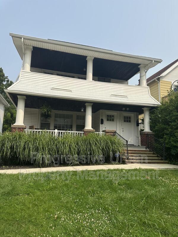 Building Photo - 1337 W 106th St