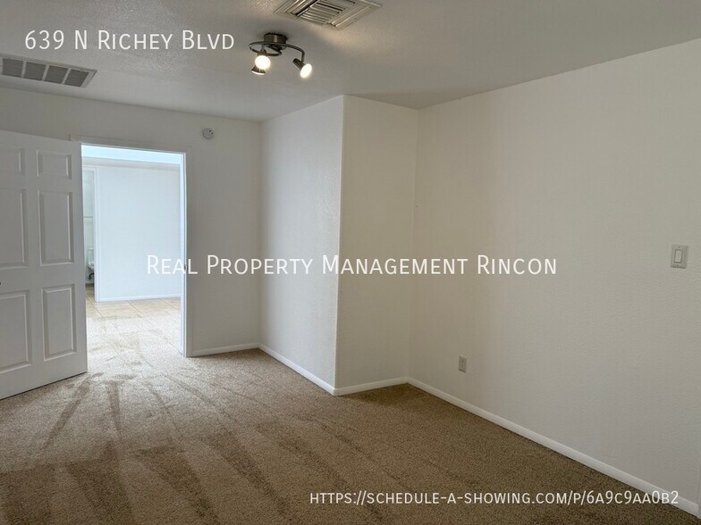 Building Photo - 639 N Richey Blvd