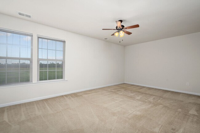 Building Photo - Smithfield Home