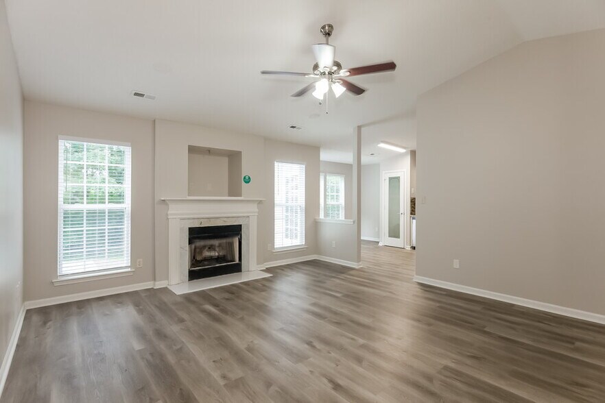 Building Photo - 1610 Royal Tree Ct