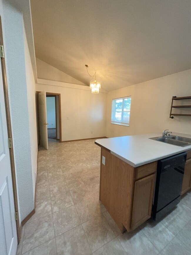 Building Photo - 208 Bentley Park Loop