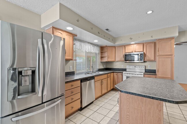 Building Photo - 904 Scarlet Oak Ct N