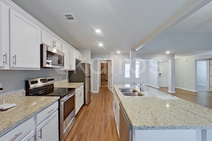 Building Photo - 203 Western Red Cedar Dr