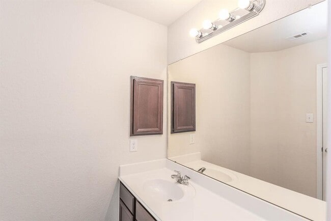 Building Photo - 18402 Each Elm Way