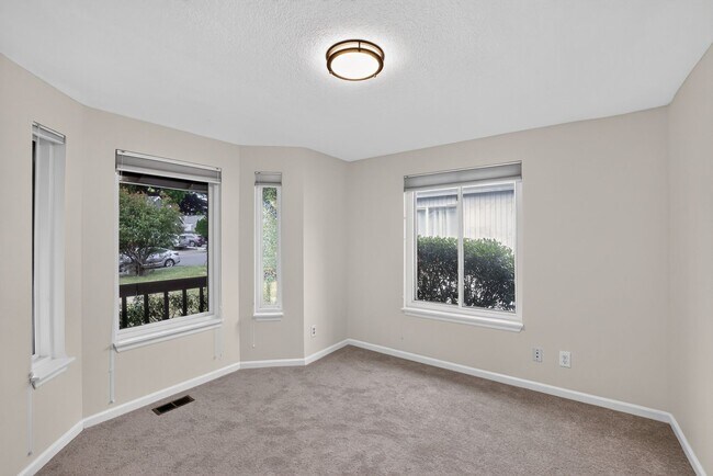 Building Photo - Charming Single-Level Home with Fresh Updates & Pet-Friendly Yard!