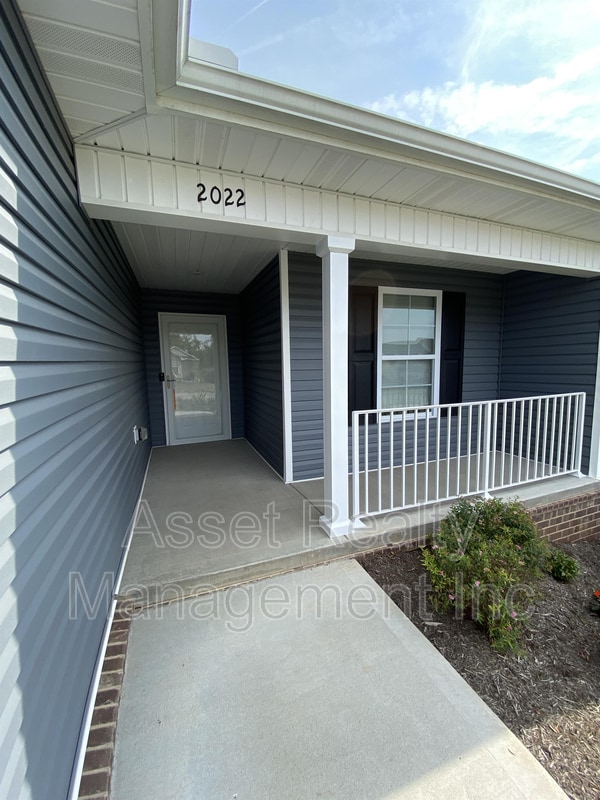 Building Photo - 2022 Bluebonnet Drive