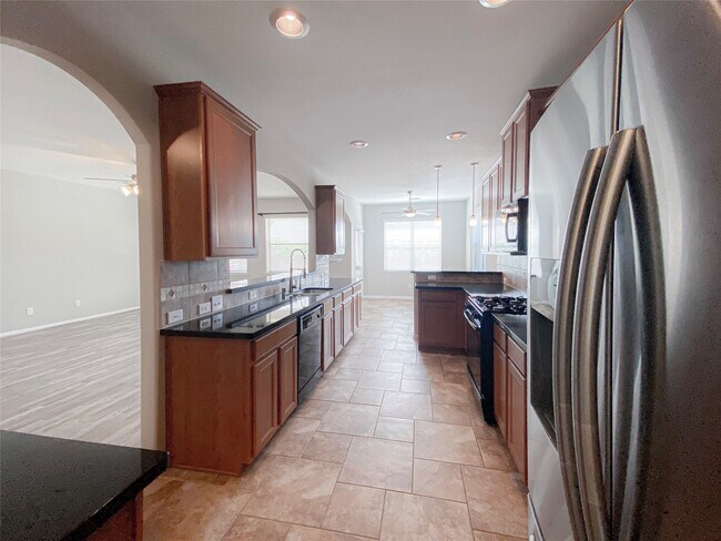 Building Photo - 6227 Carnaby Ln