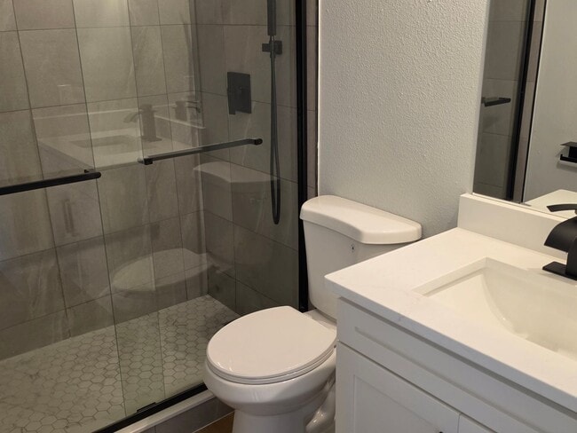 Building Photo - FOR RENT!! RECENTLY RENOVATED 2 BEDROOM 2 BATH CONDO (FIRST FLOOR)...