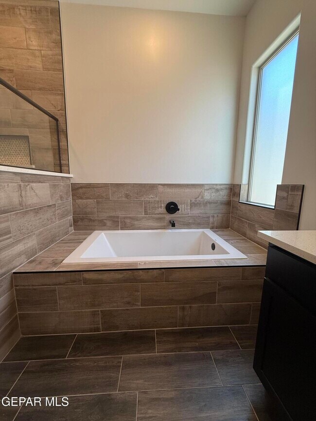 Building Photo - 13389 Carterton Ave