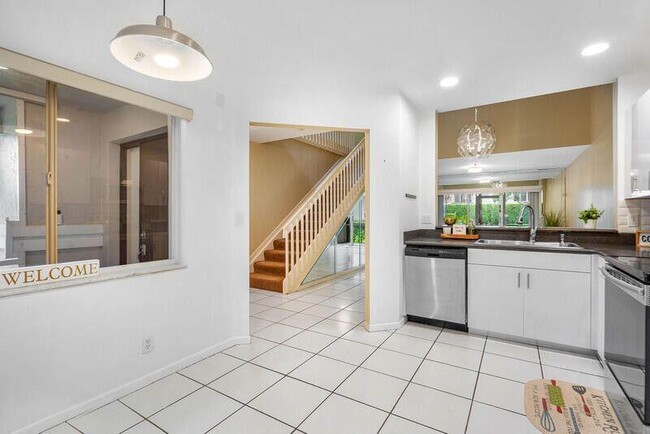 Building Photo - 10489 Mateo Ct