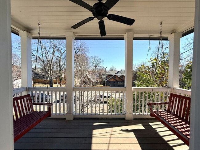 Building Photo - 2209 10th Ave S