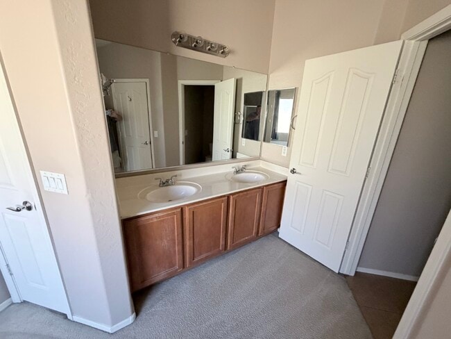 Building Photo - 412 E Jasper Dr