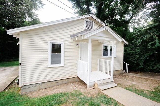 Building Photo - 220 N 15th St