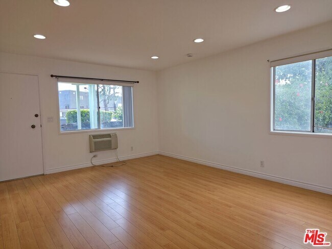 Building Photo - 2337 W Gramercy Ave