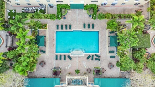 Building Photo - 520 SE 5 Ave