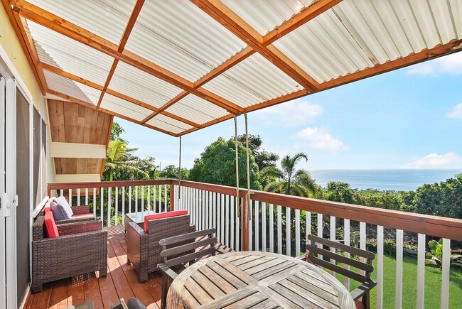 Building Photo - Kona Oasis with Stunning Ocean Views