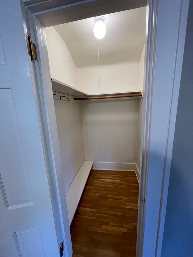 Building Photo - 2318 Storm St