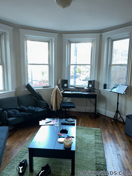 Building Photo - 211 Park Dr