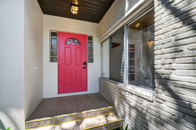 Building Photo - 5009 Spruce Ave