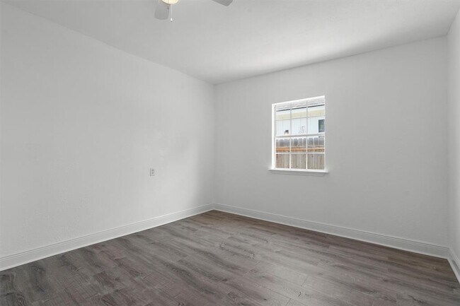 Building Photo - 1125 Christie Dr