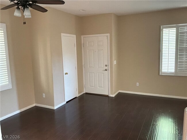 Building Photo - 10021 Calabasas Ave