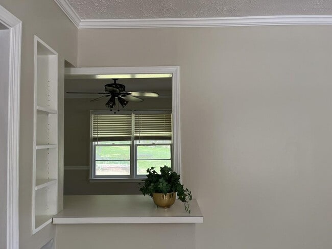 Building Photo - 549 Alpine Way