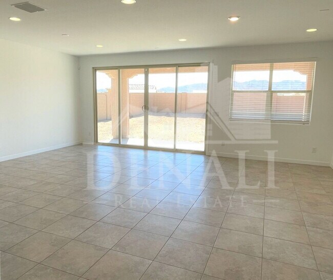 Building Photo - 4622 N 192nd Ln