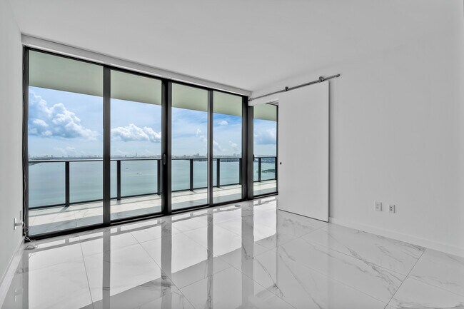 Building Photo - 3131 NE 7th Ave