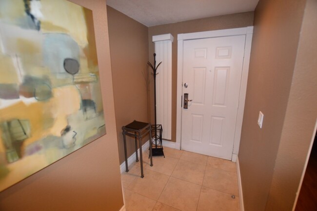 Building Photo - Meridian 2 BED|2BA FURNISHED CONDO 1 BLOCK...