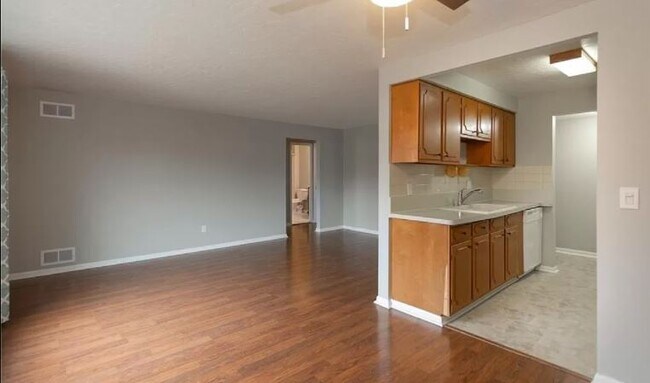 Building Photo - 22081 River Oaks Dr