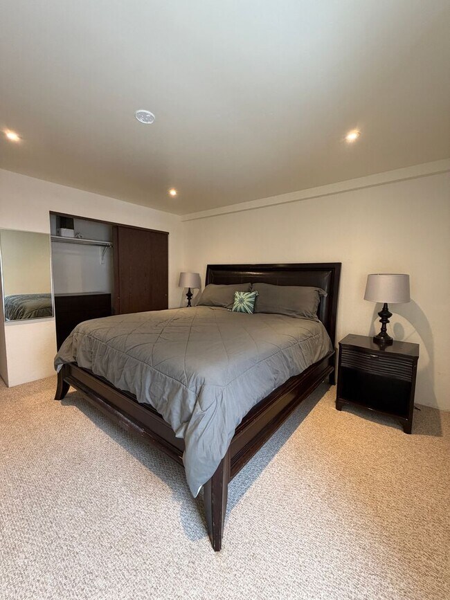 Building Photo - Furnished 2 Bedroom 1.5 Bath Condo on the Roaring Fork River