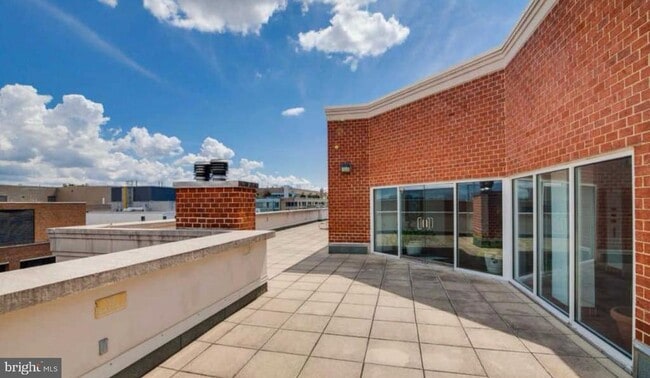 Building Photo - 1230 23rd St NW