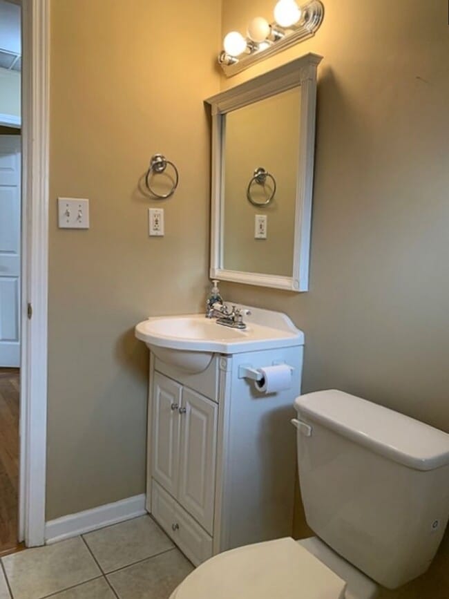 Building Photo - 2 bedroom/1 bath Condominium in a Gated Community